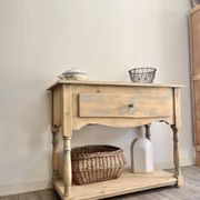 Petite console
