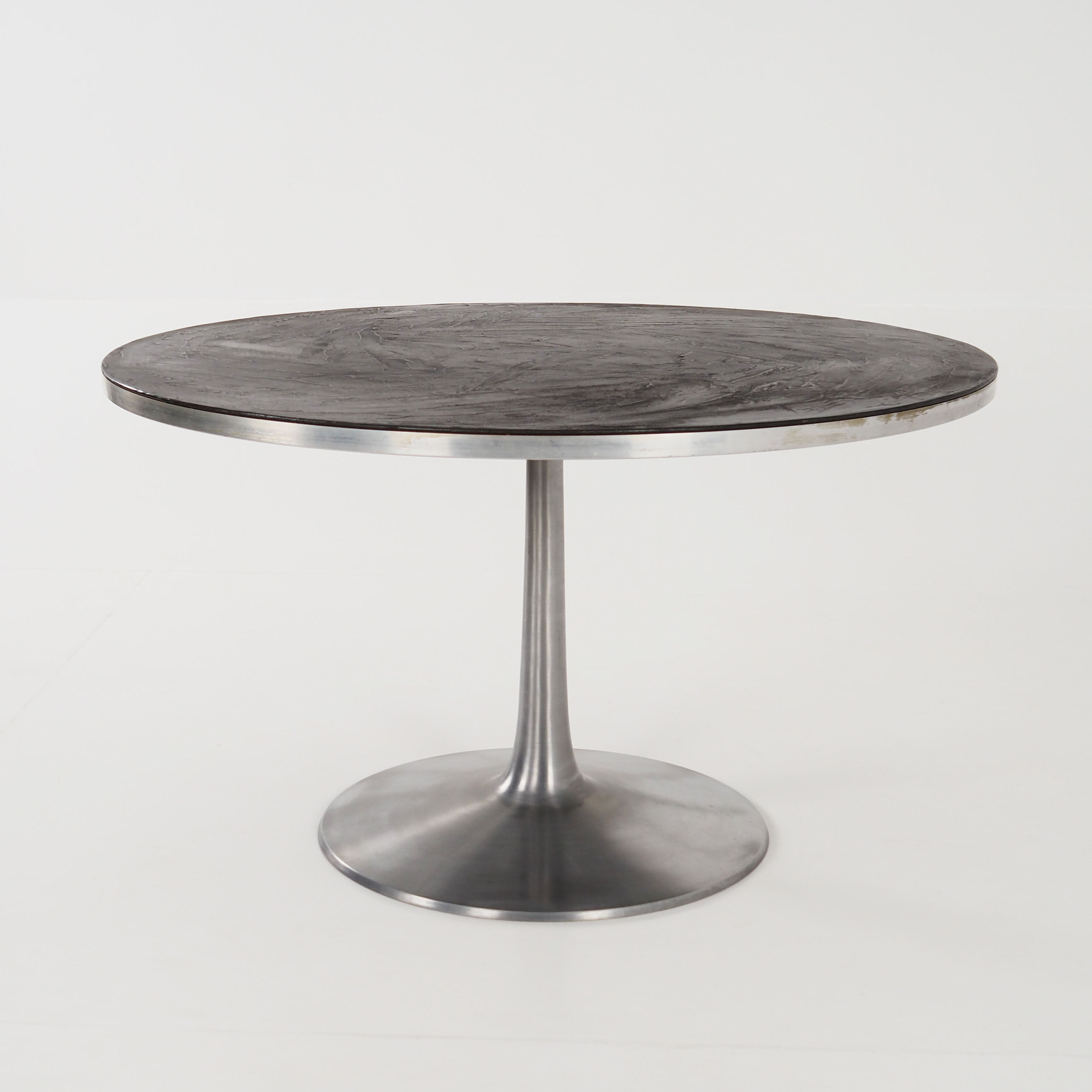 Round table,Designed by Poul Cadovius for Cado, 80s design