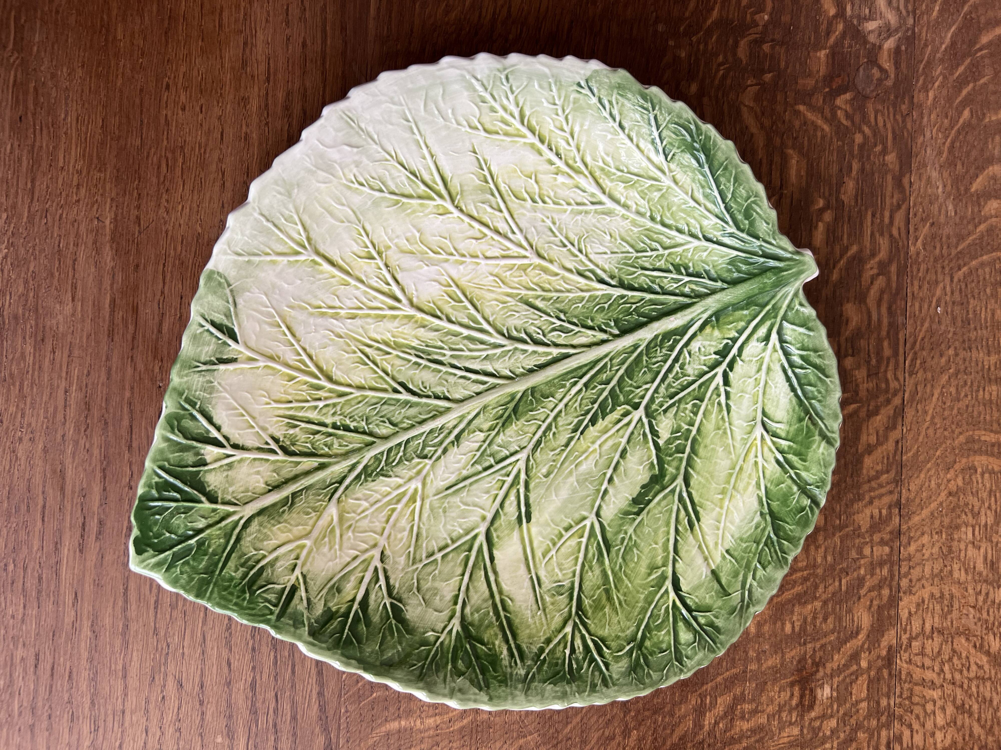 Plate or leaf cutter in slipware