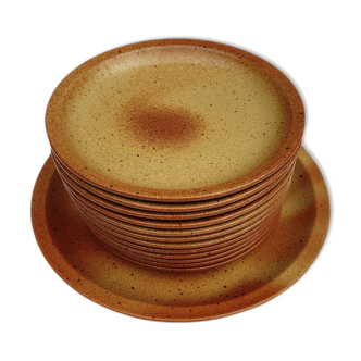 Set 12 plates and 1 dish sandstone of Burgundy Sarreguemines