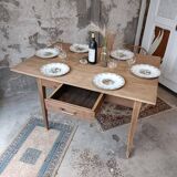 Farmhouse table with an extension