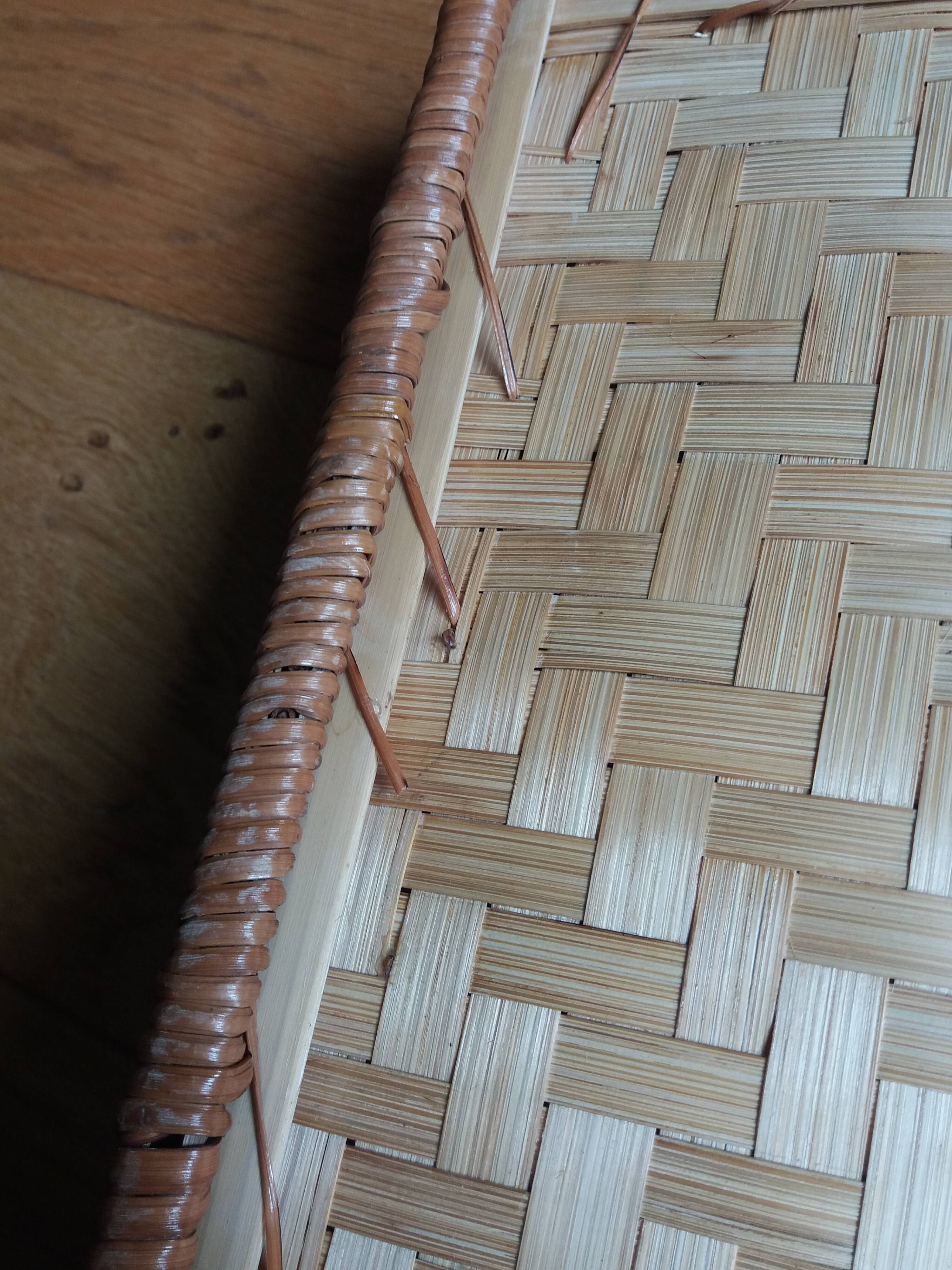 Wicker presentation basket tray