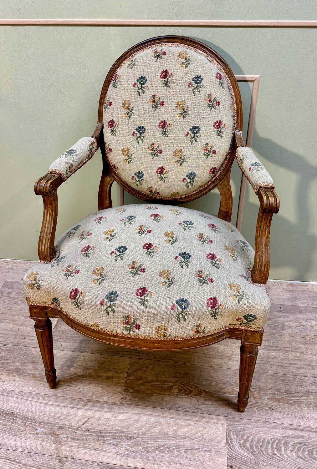 Medallion armchair in natural wood from louis xvi xviii eme century