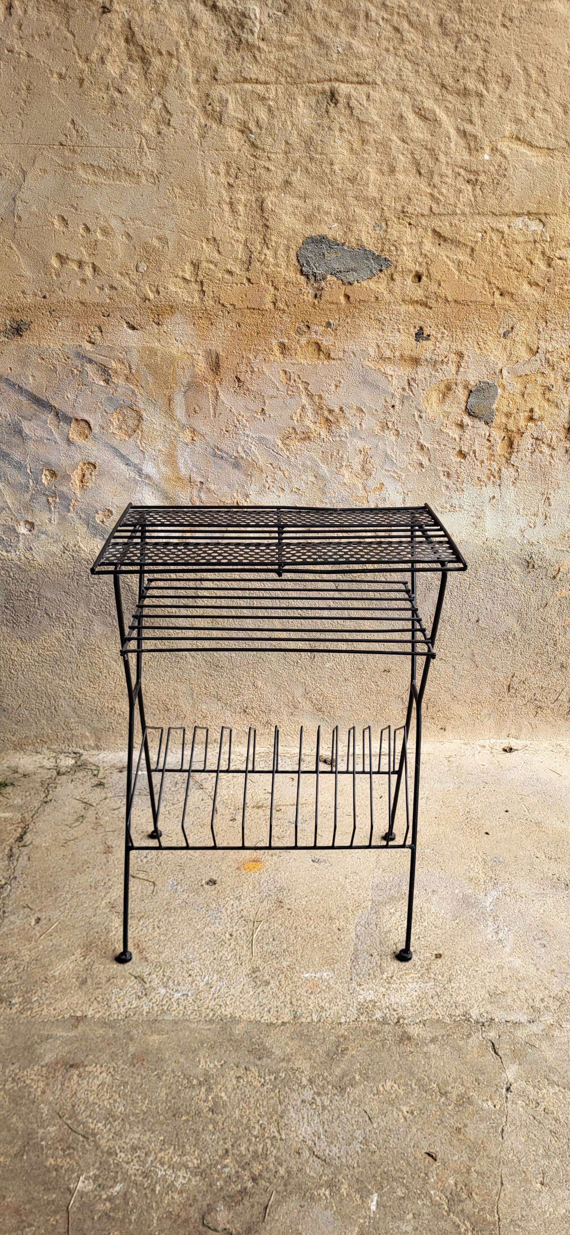 Metal magazine/vinyl rack