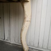 Table de cuisine vintage en bois, pieds courbés