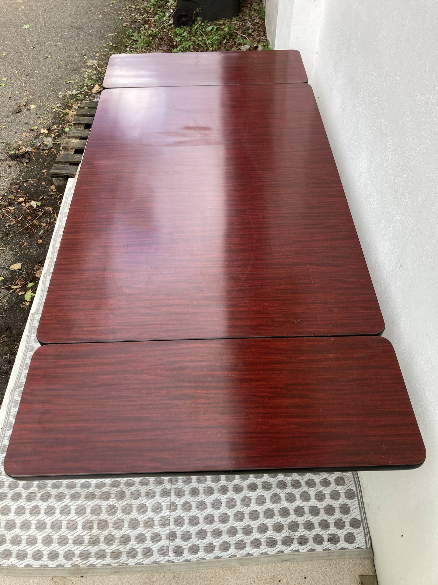 Table Formica jpp couleur lie de vin