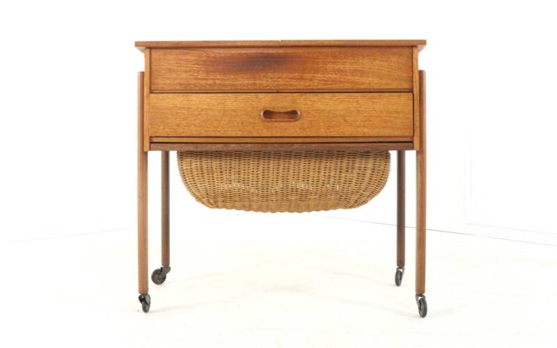 Table d'appoint / boîte de rangement pour bijoux