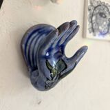 Patère main en céramique émaillée bleu