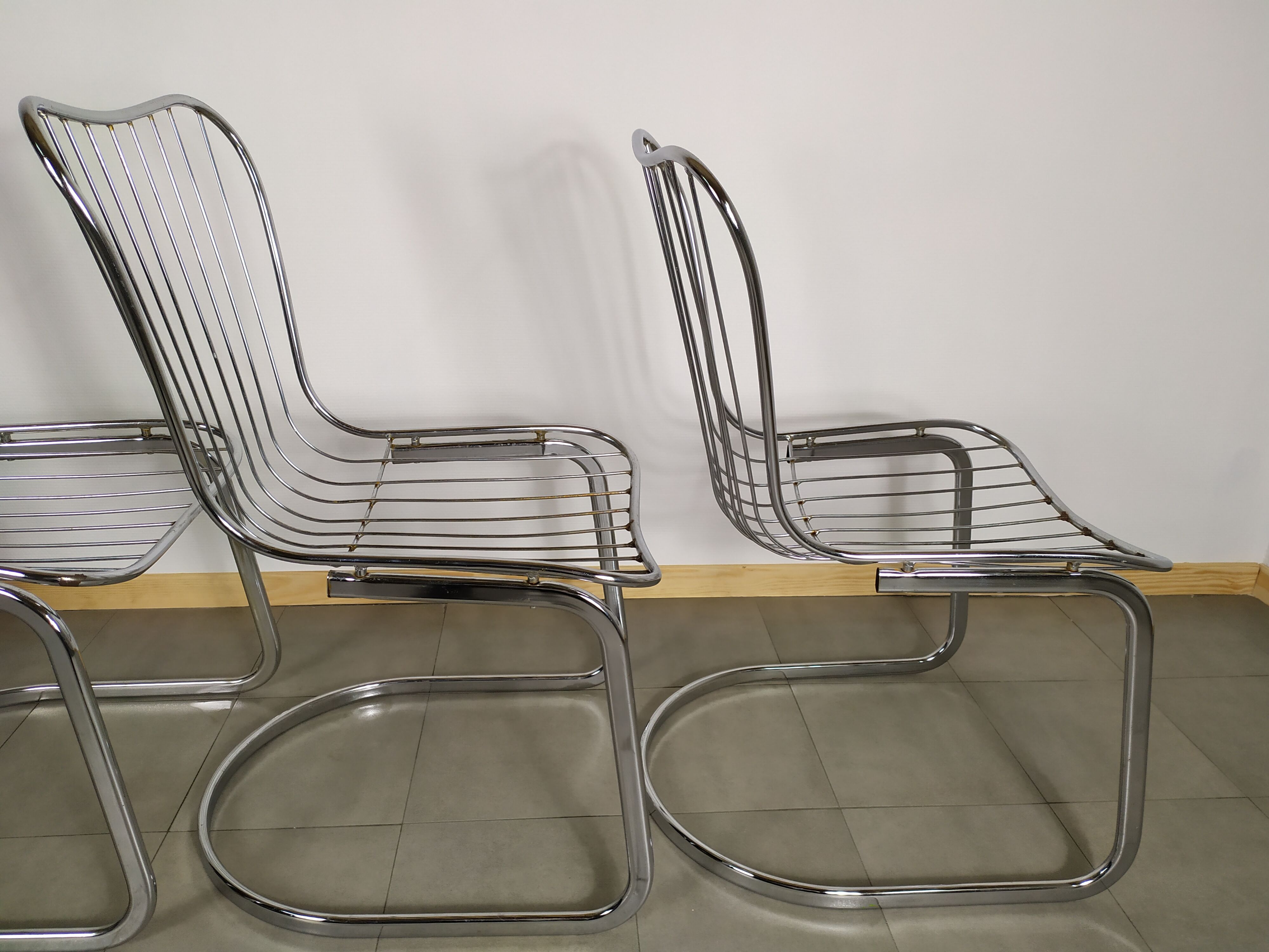 Lot de 4 chaise design en métal chromé années 70