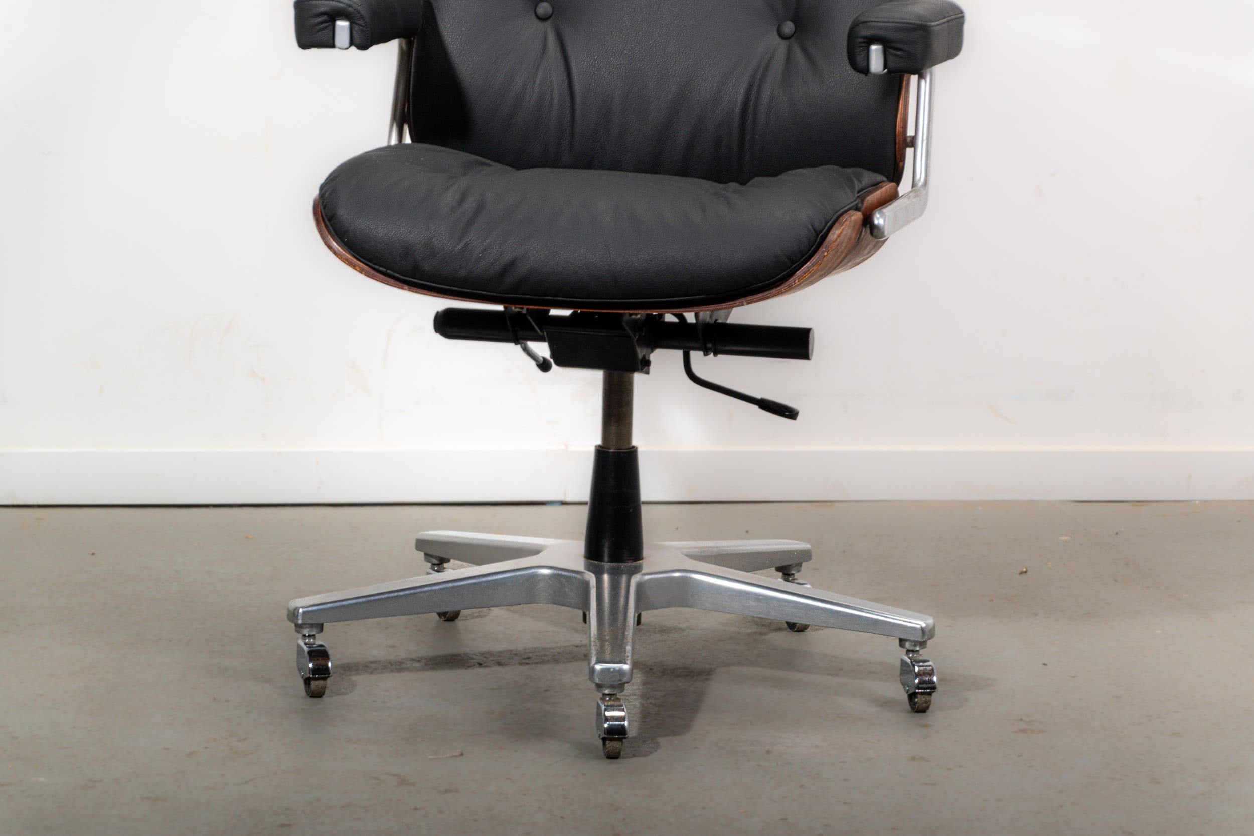 Pasal executive office chair, by Prof. Karl Dittert for Giroflex