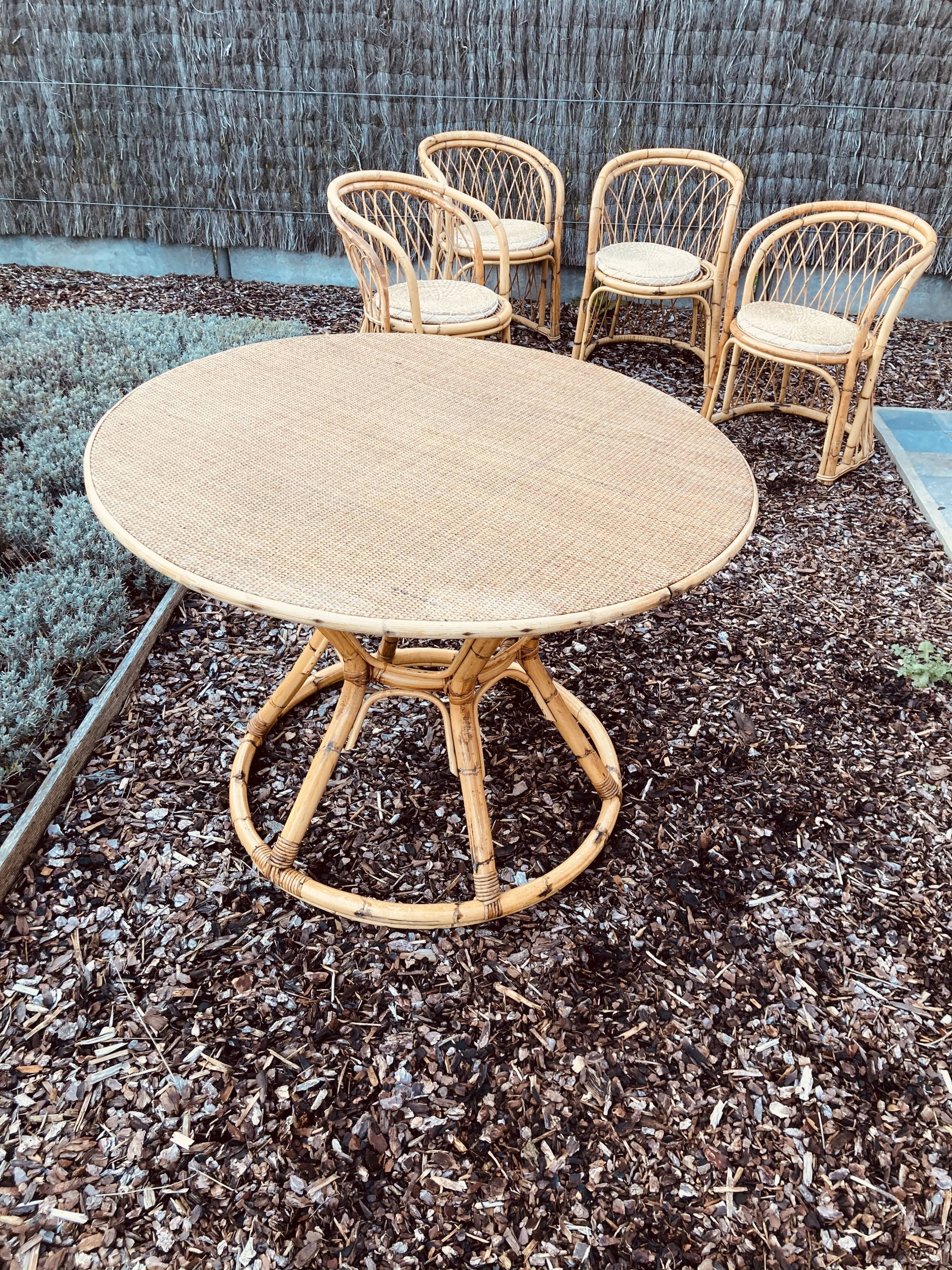 Table en rotin