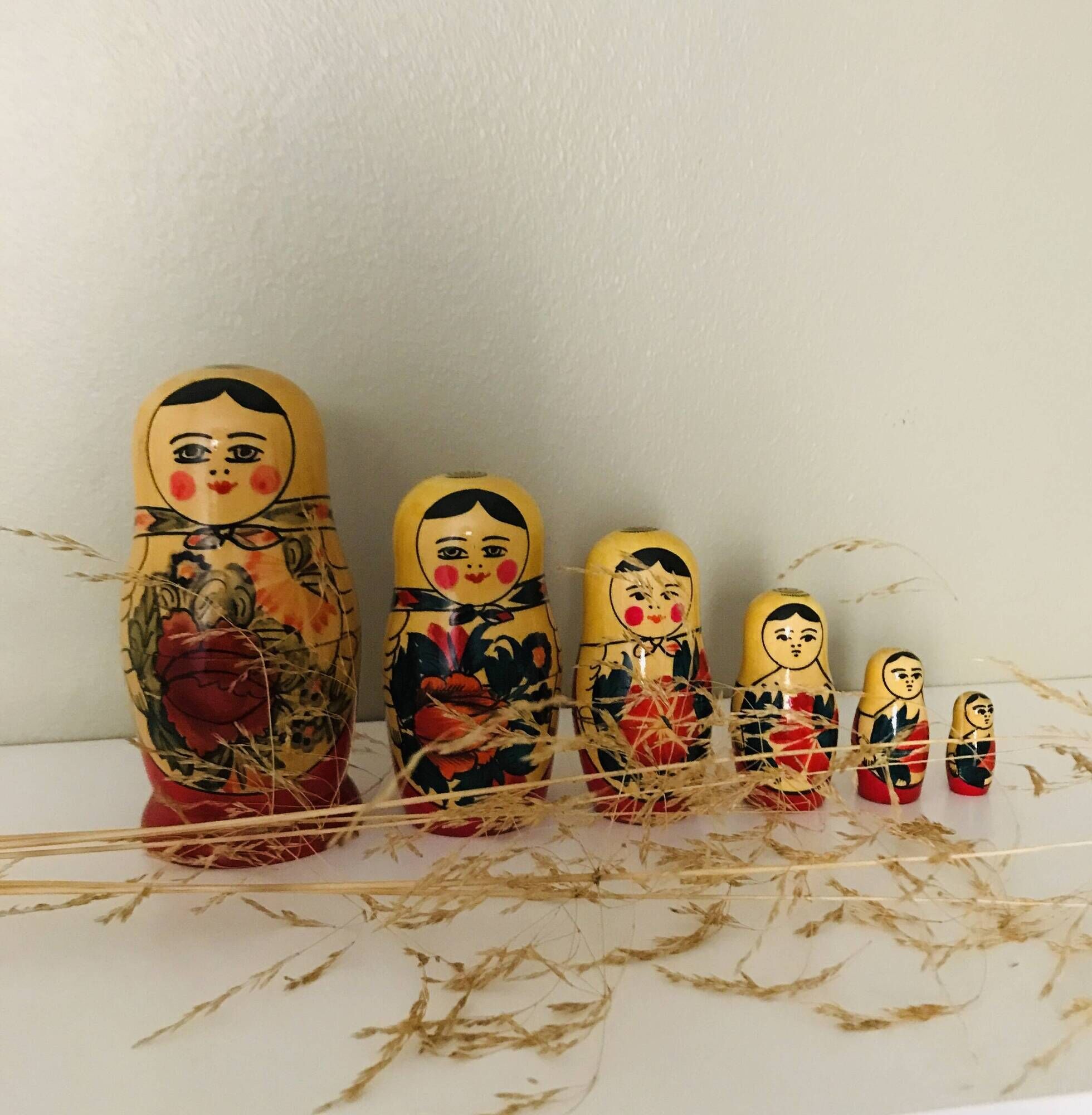 Traditional vintage Russian Matryoshka dolls series of 6