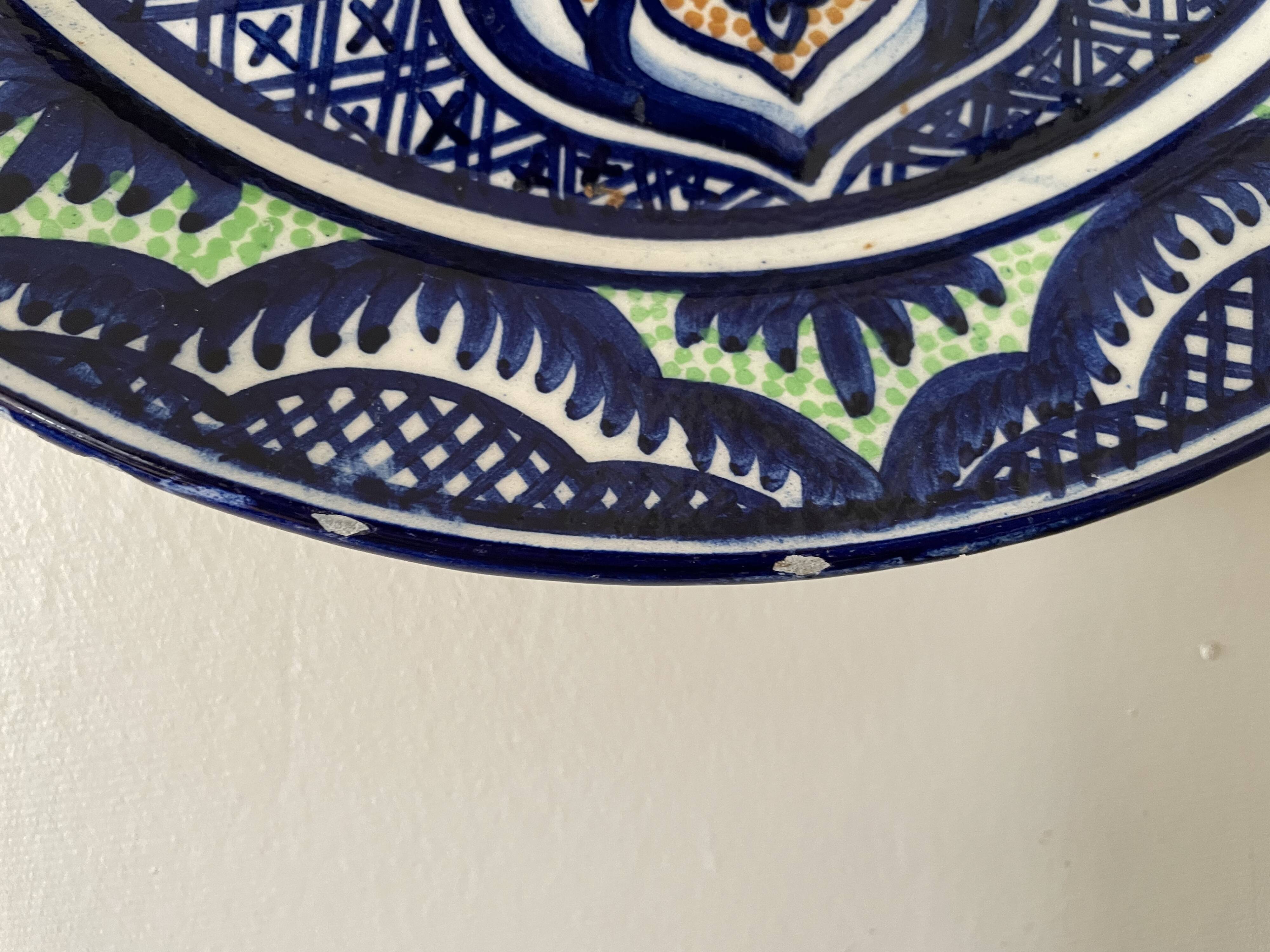 Ceramic dish signed Pascual Zorrilla