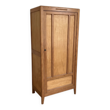 Armoire parisienne 