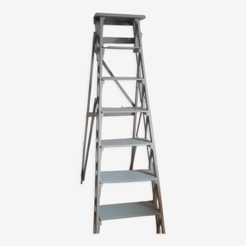 Stepladder of ancient painter