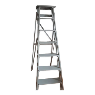 Stepladder of ancient painter