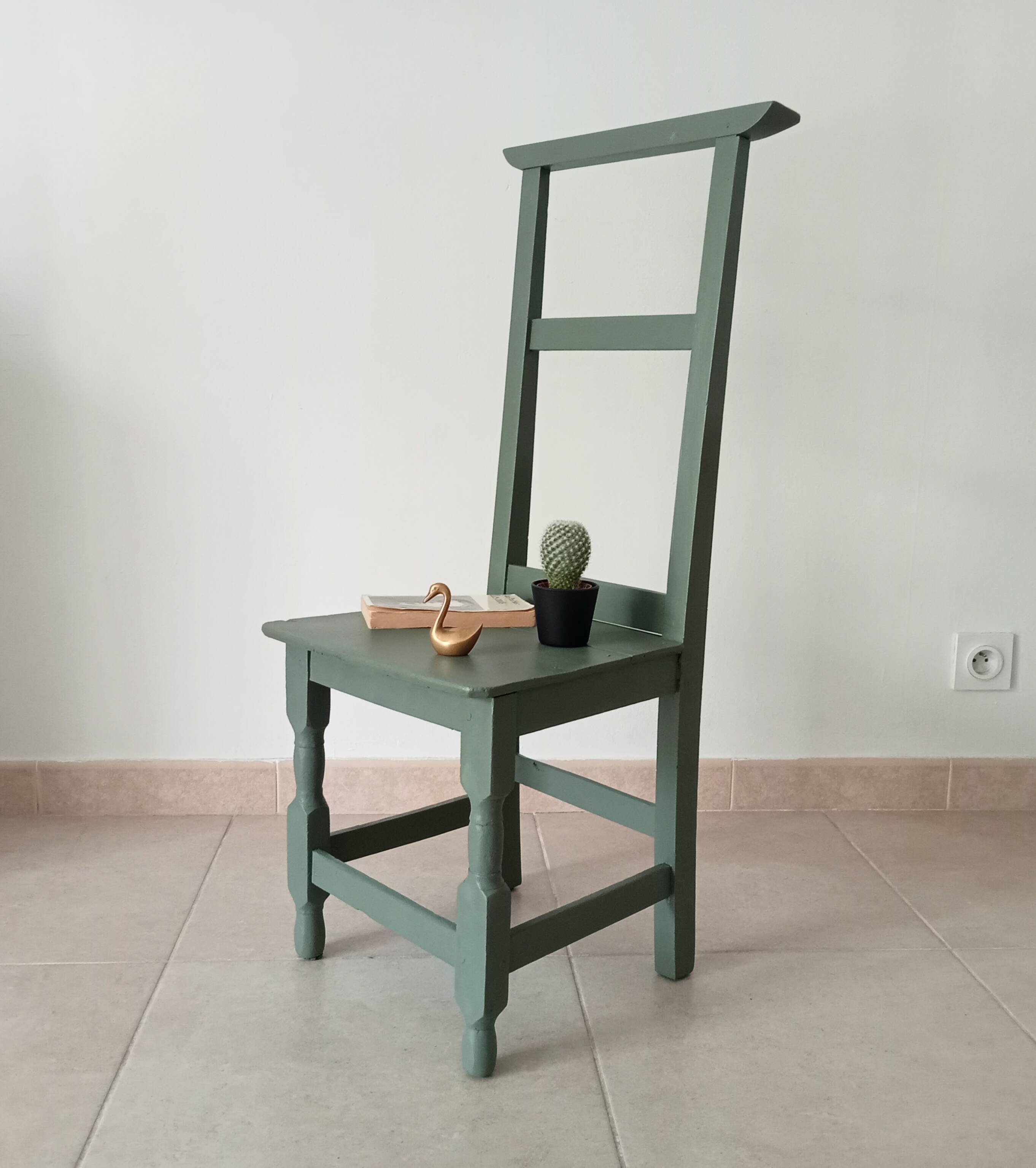 Antique "prie dieu" chair from the 19th century.