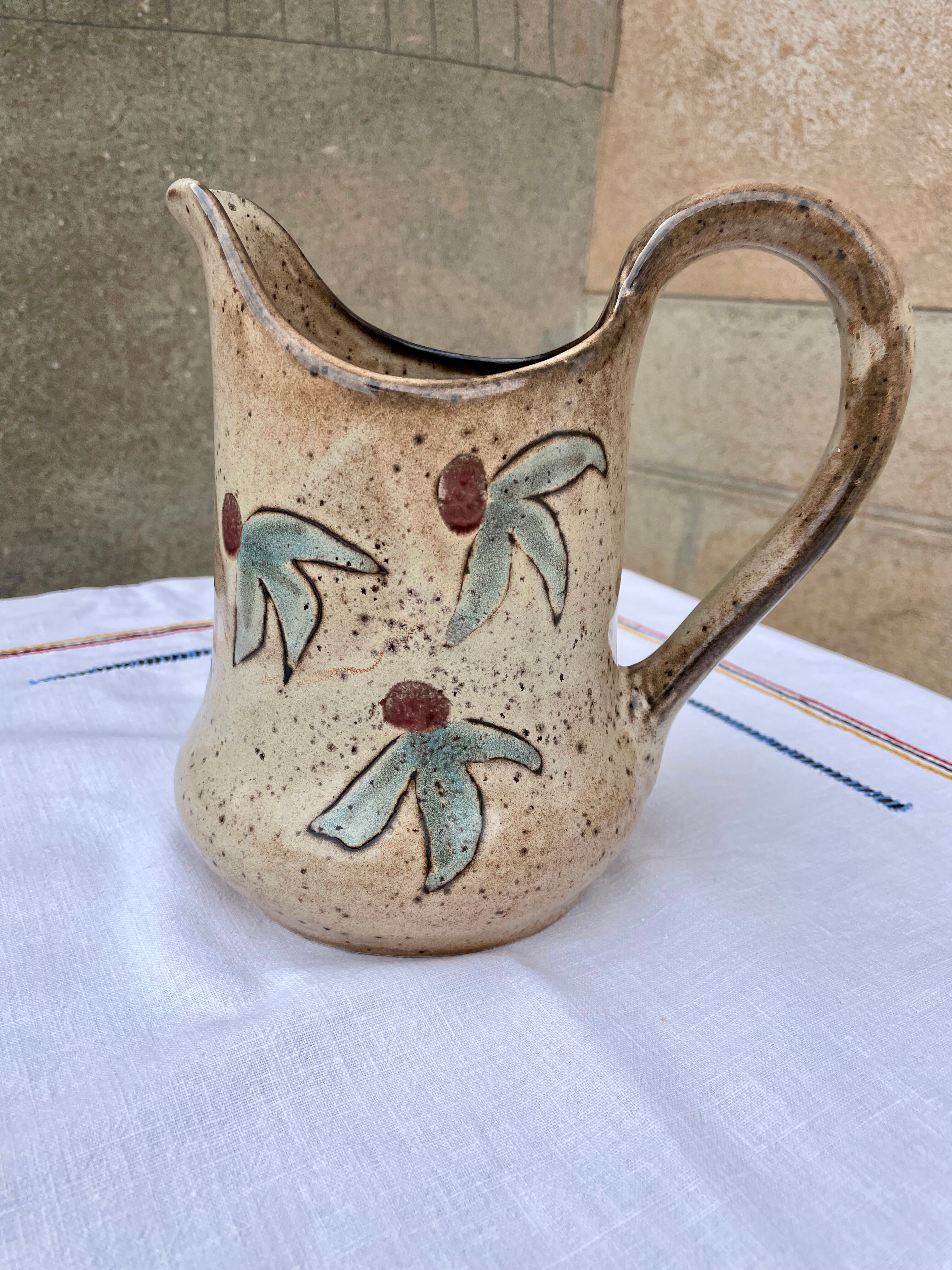 Les Grottes Dieulefit pitcher