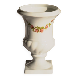 Médicis vase with floral decoration, made of Limoges porcelain.