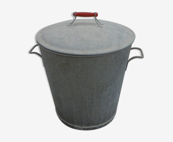 OLD WASHING MACHINE IN ZING LARGE GARDEN BASIN WITH LID AND HANDLES