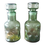 Paire de carafes en verre vert, années 70