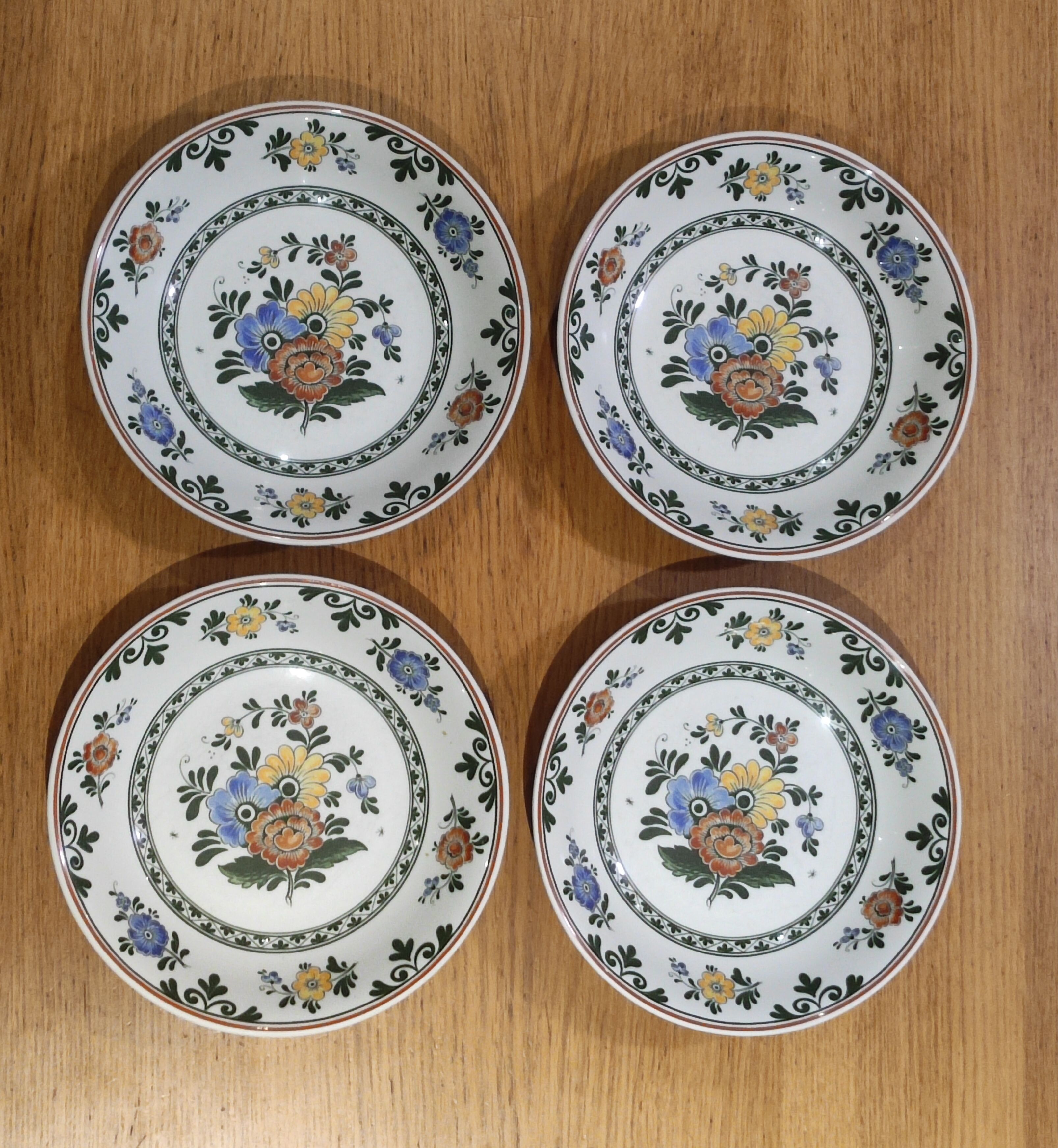 4 Villeroy & Boch hollow plates