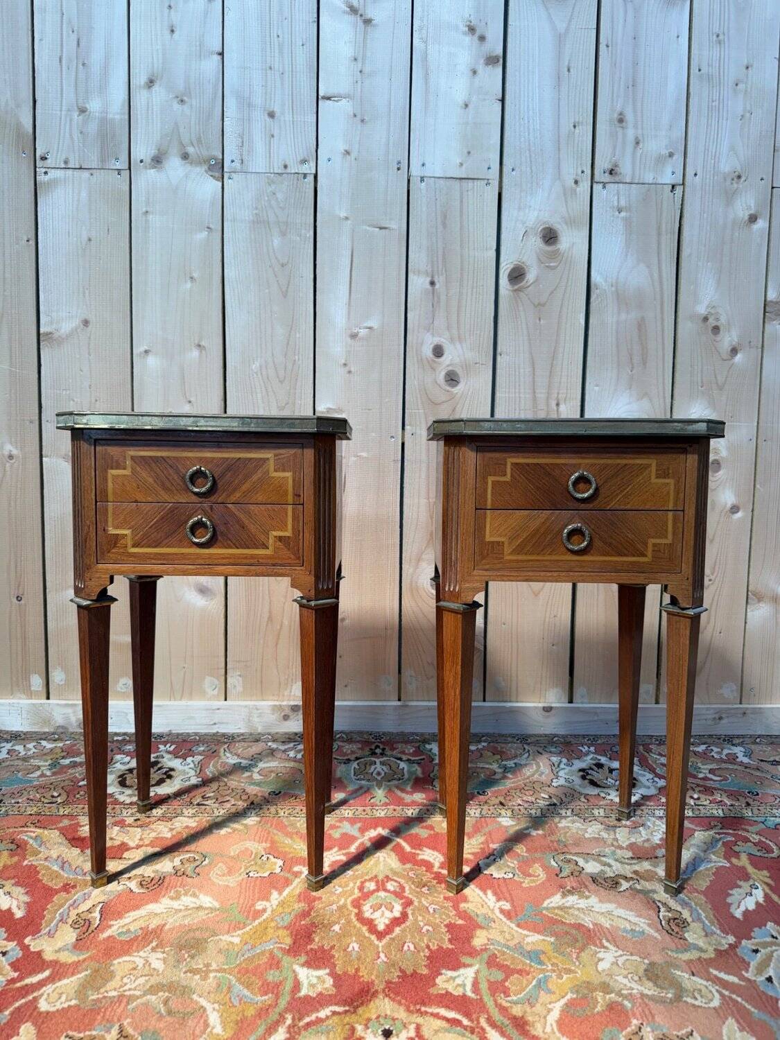 Paire de tables de chevet Style Louis XVI – Maison Gouffé – Marqueterie & Marbre