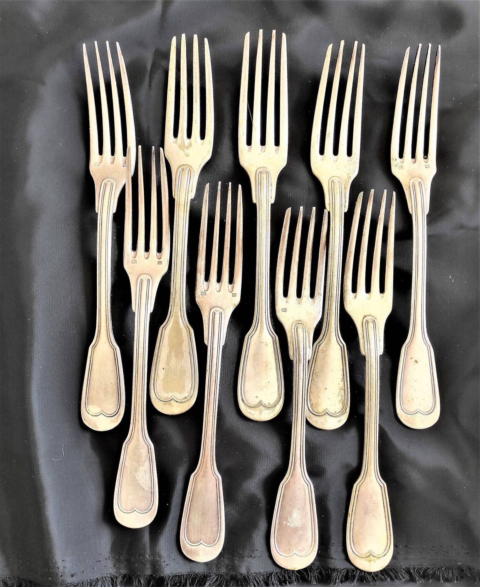 9 antique forks and 9 spoons grade 84 with classic décor