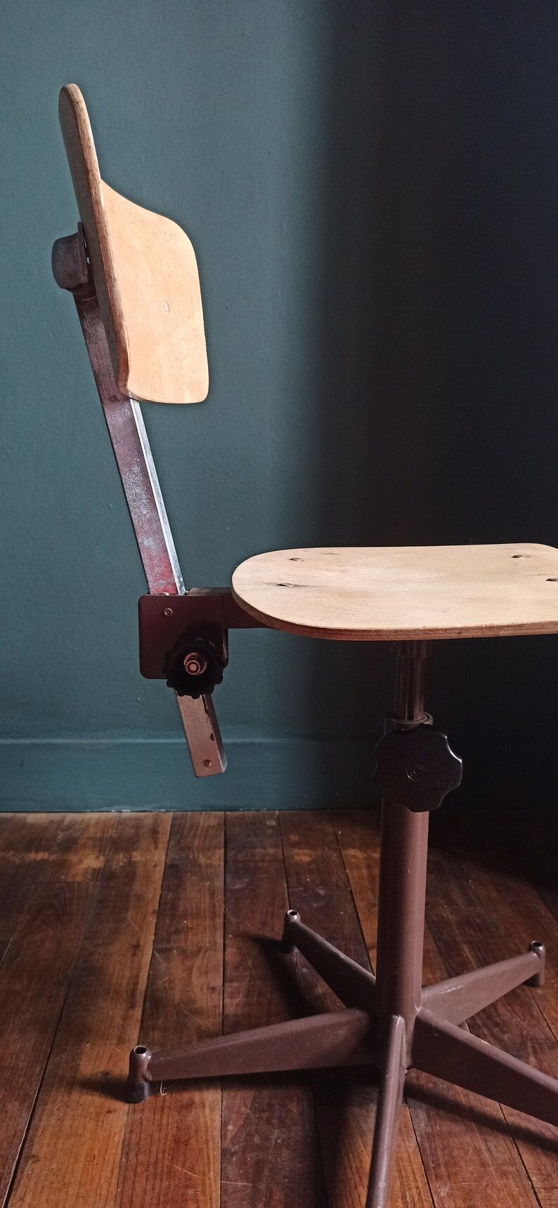 Vintage swivel workshop chair