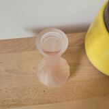 Petit vase en verre rose
