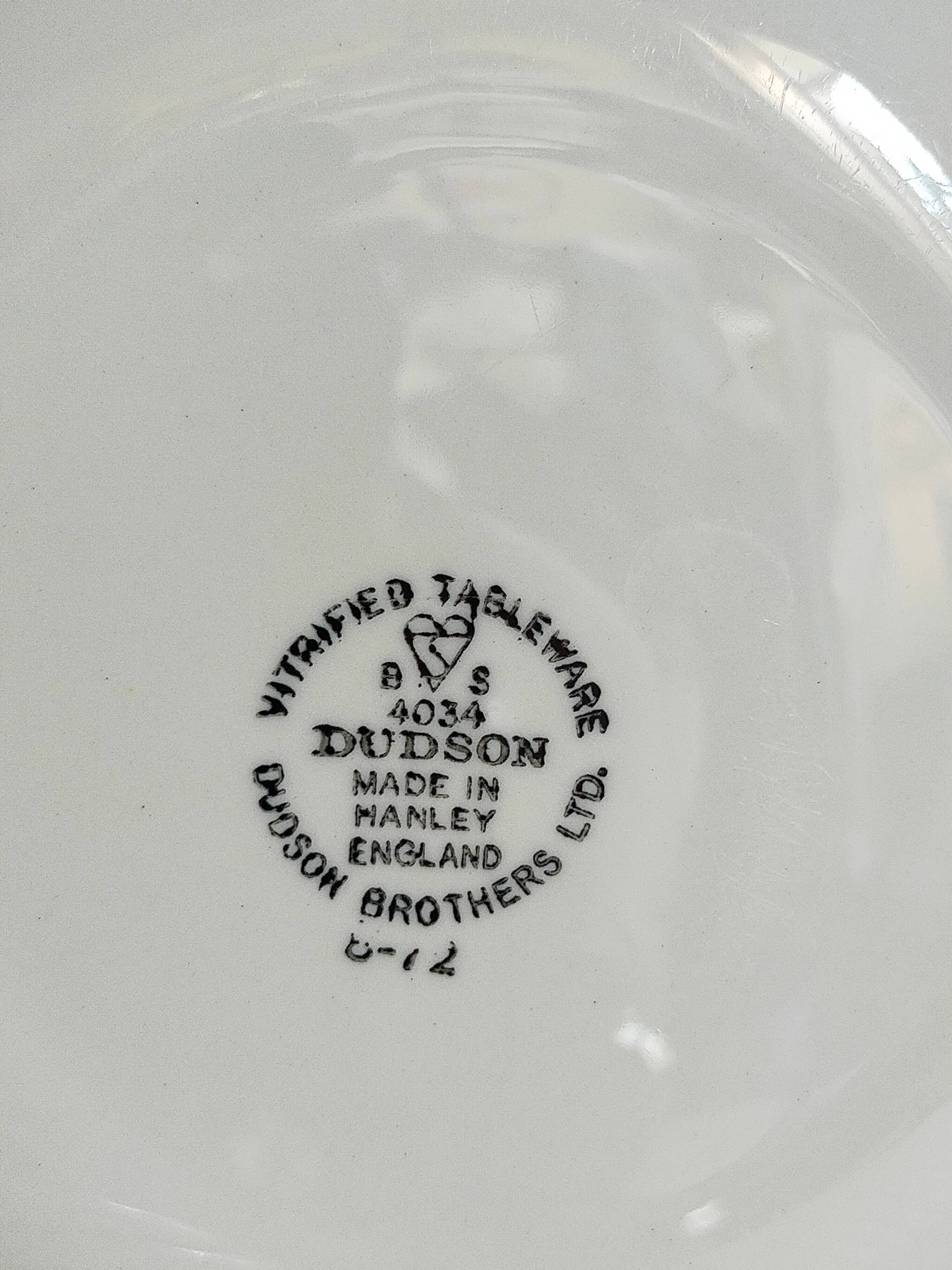 Six assiettes à dessert en porcelaine Anglaise DUDSON BROTHERS 70'