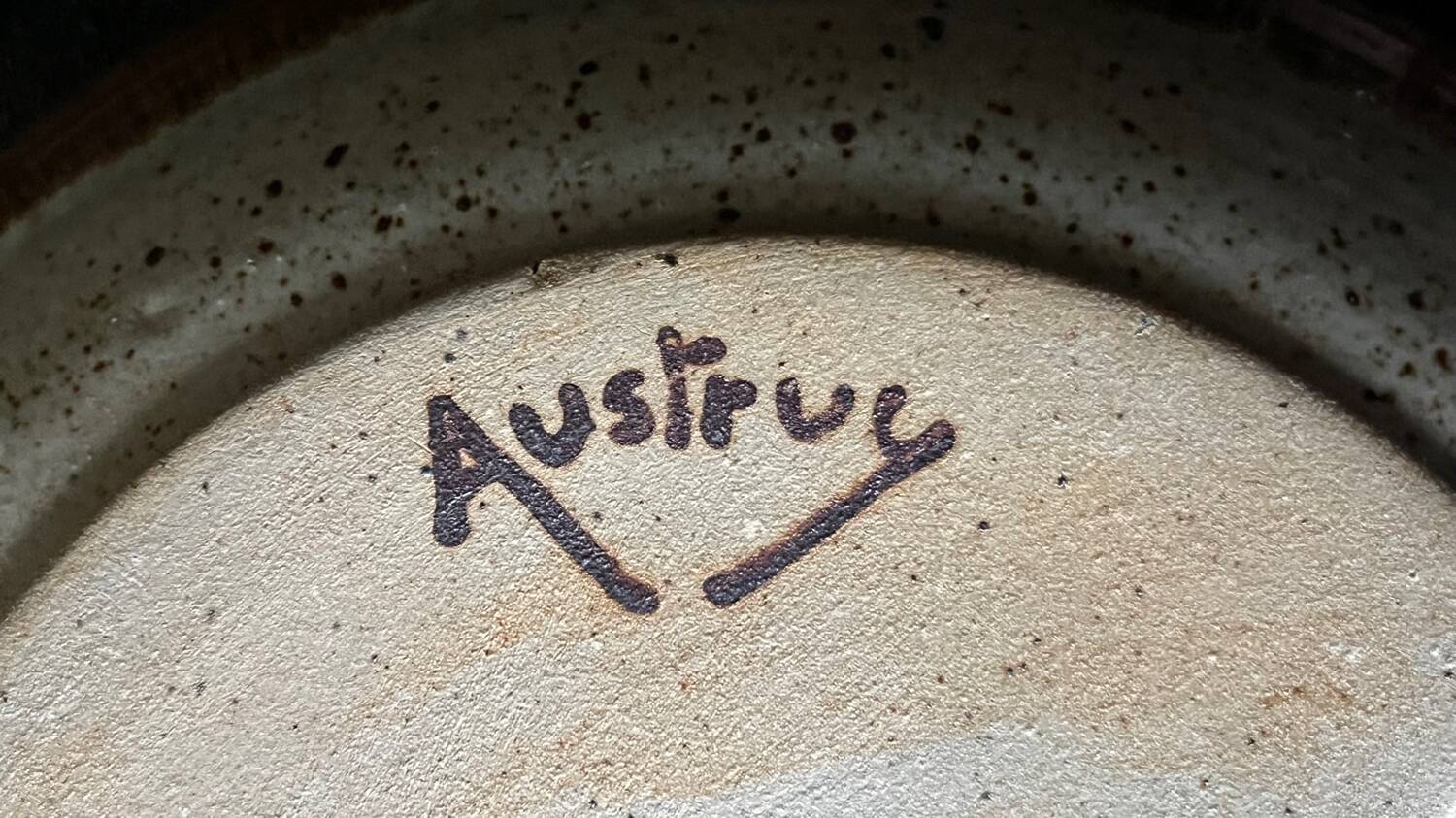 Lot de 2 assiettes à dessert signées Austruy