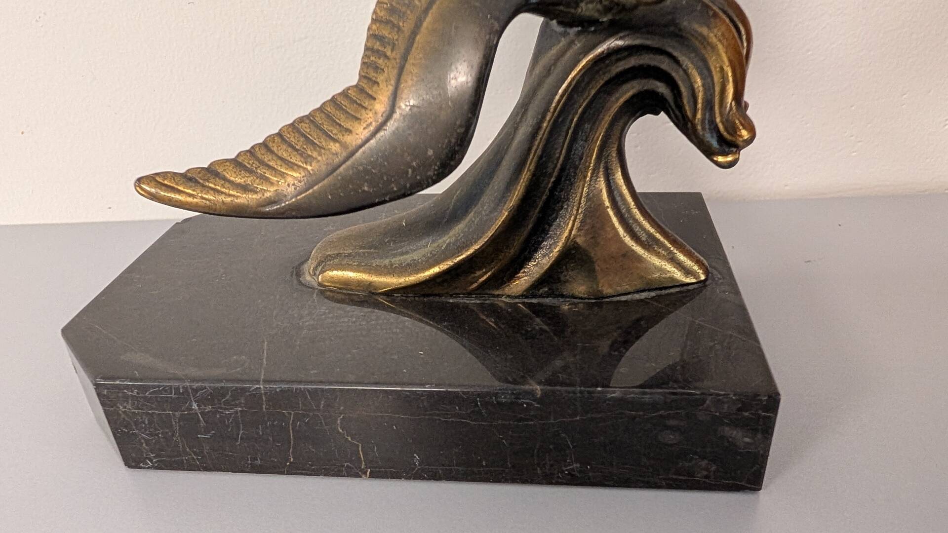 Art Deco bookends with a seagull on black marble – circa 1930-1950