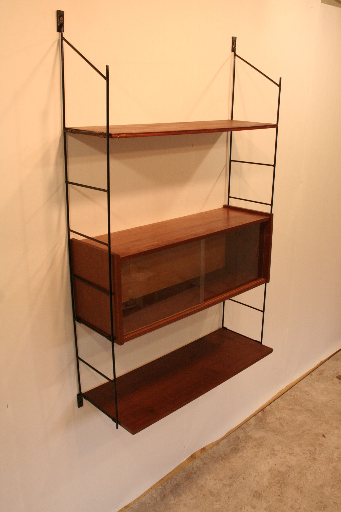 Wall shelf