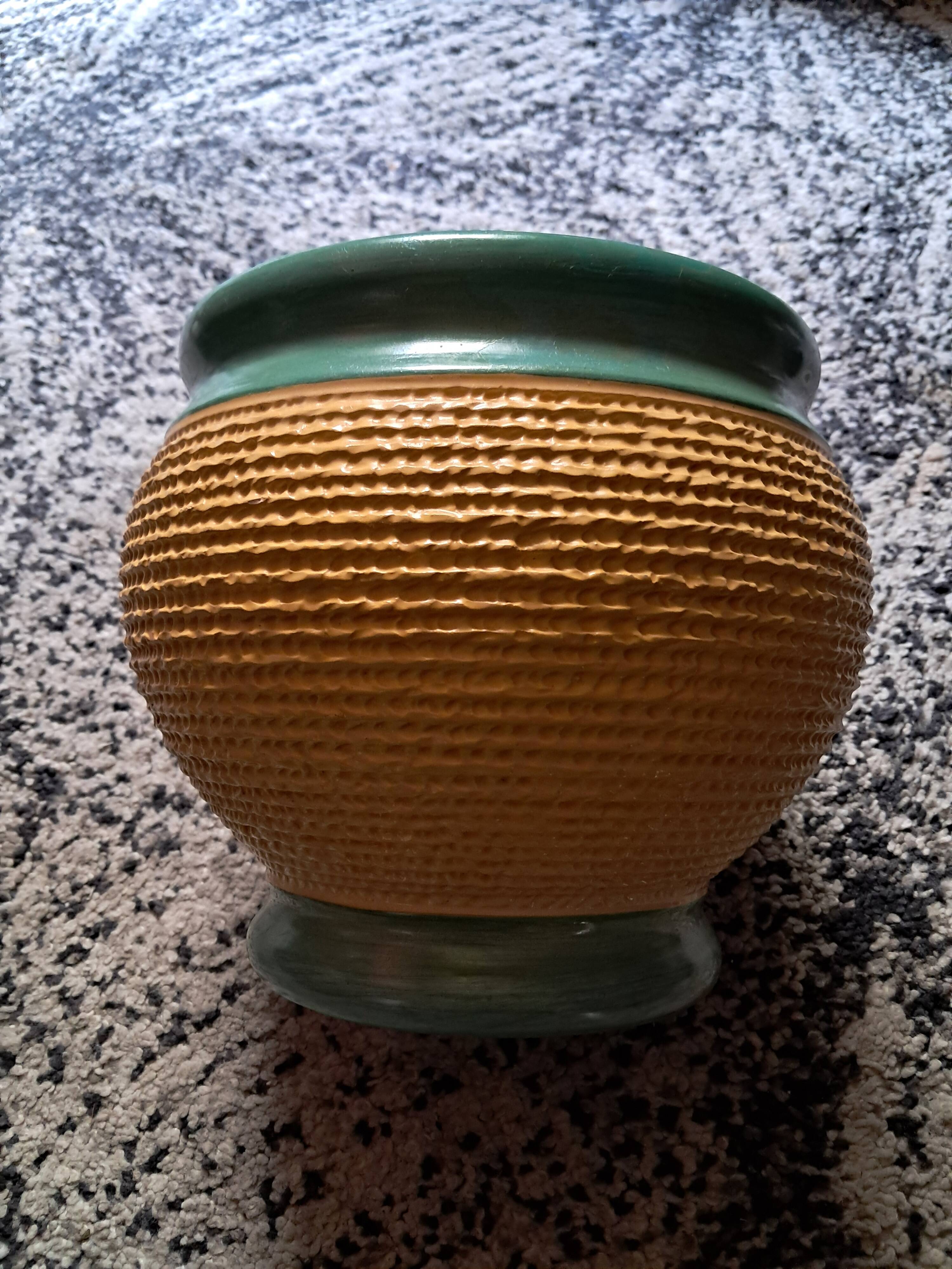 Céramique vintage très originale avec un effet tressé