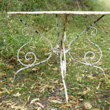 Garden round table in iron