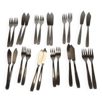 Vintage 24-piece fish service with Toile de Jouy box – large metal