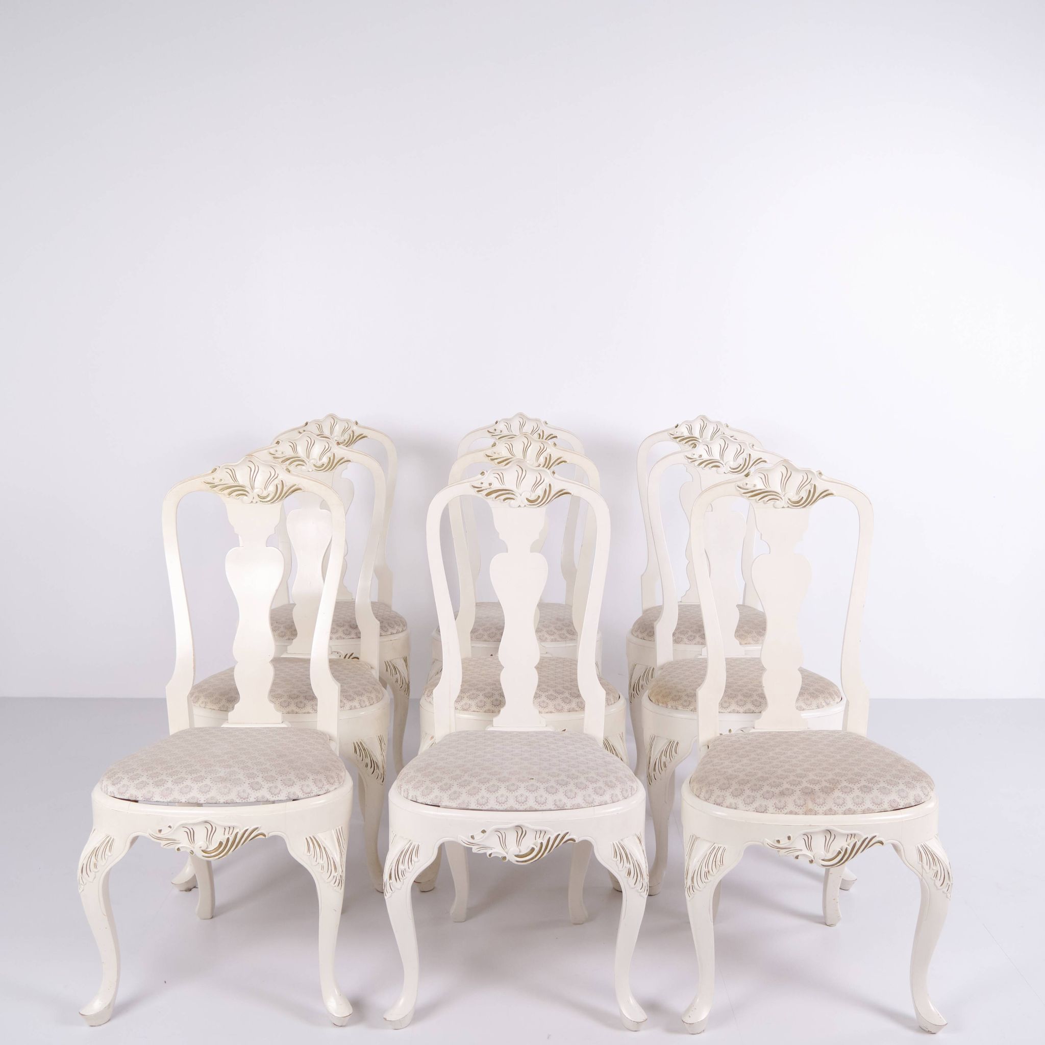 Set of six dining chairs - Neo Rococo style - white painted with decorative details - 1920s