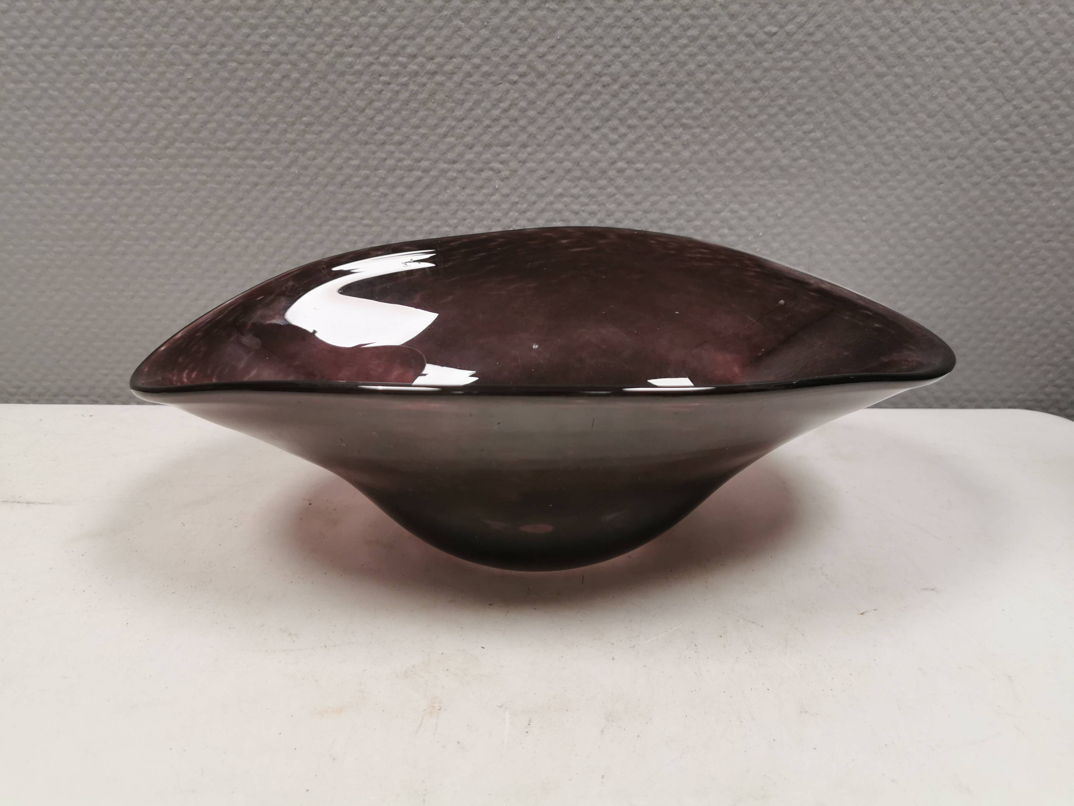 Large dish in several layers of glass, in a beautiful purple colour 1980s