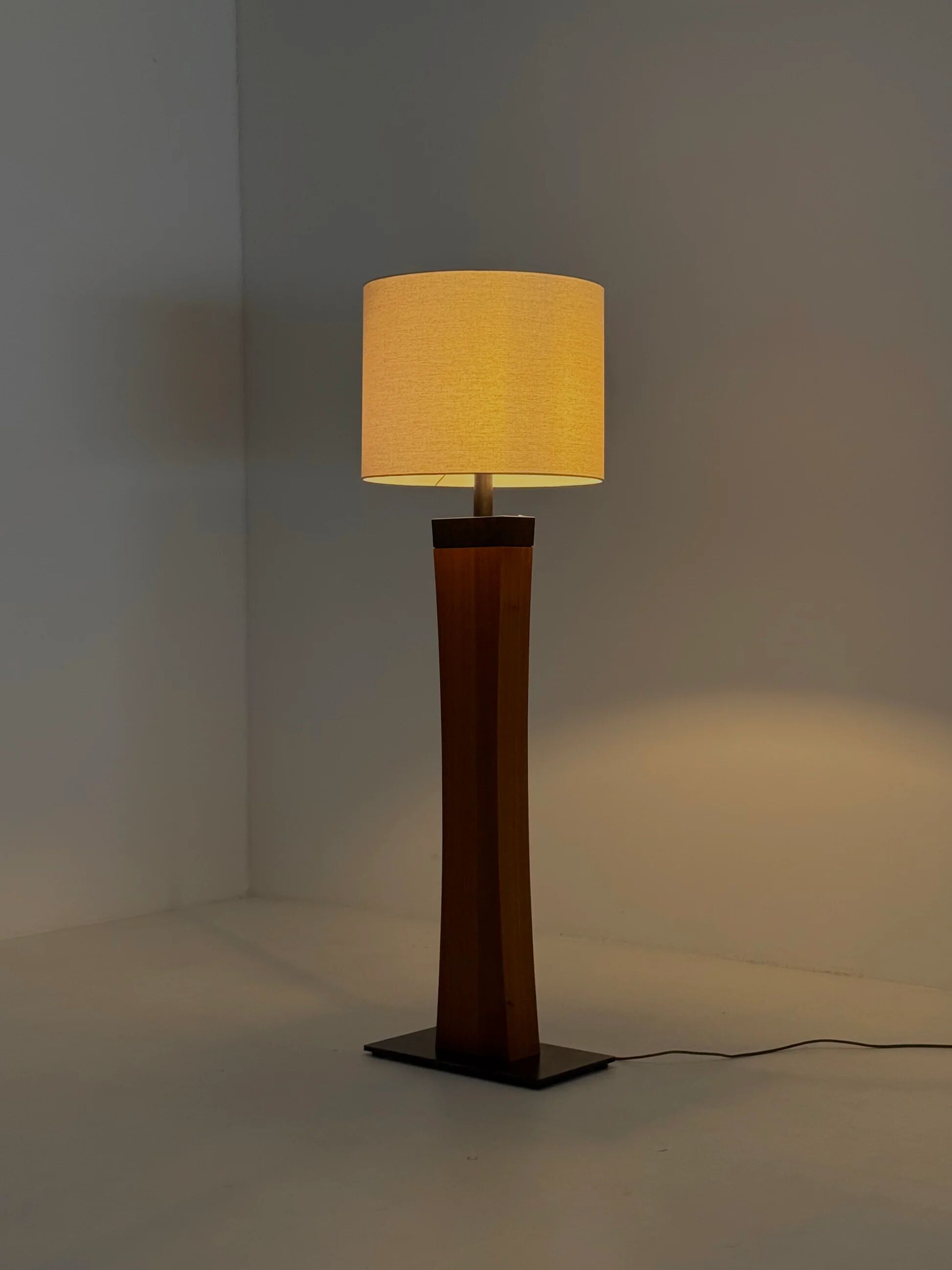 Lampe de sol en teck des années 50 italienne