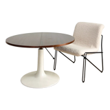 Adjustable tulip foot table