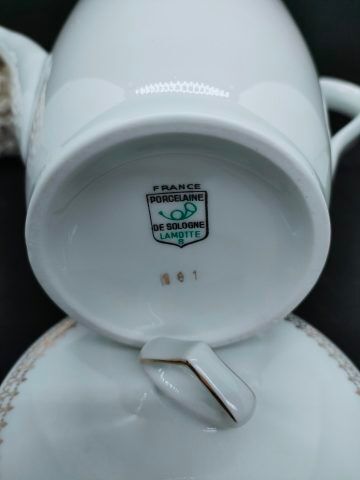 Porcelain coffee maker of Sologne "the motte" white and gold