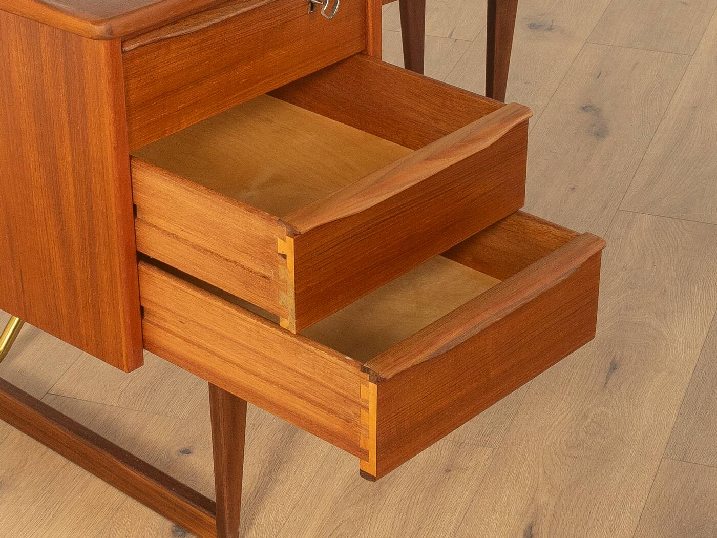 Boomerang Desk, Peter Løvig Nielsen