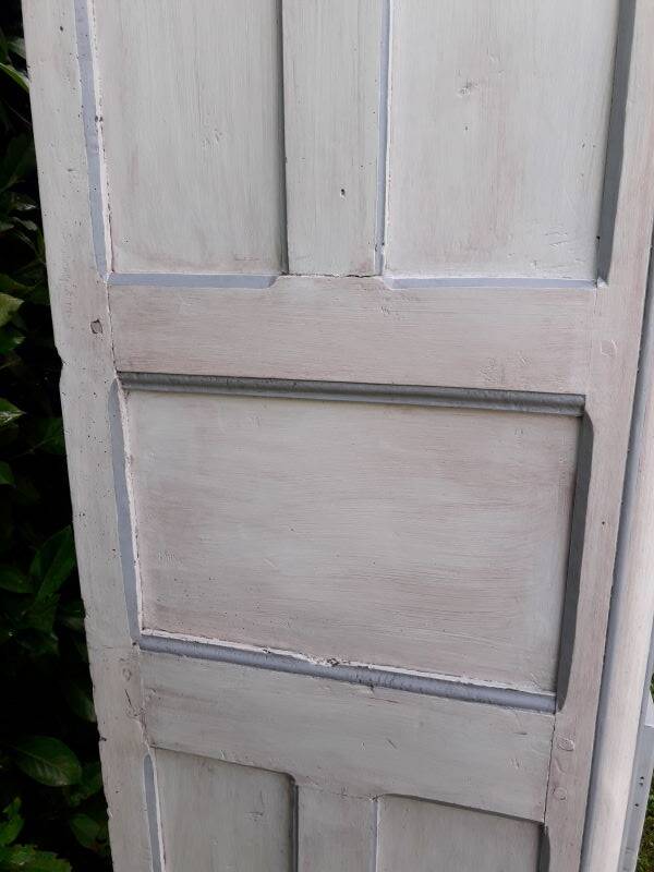 Bonnetière, standing man, Louis XV, 18th century walnut