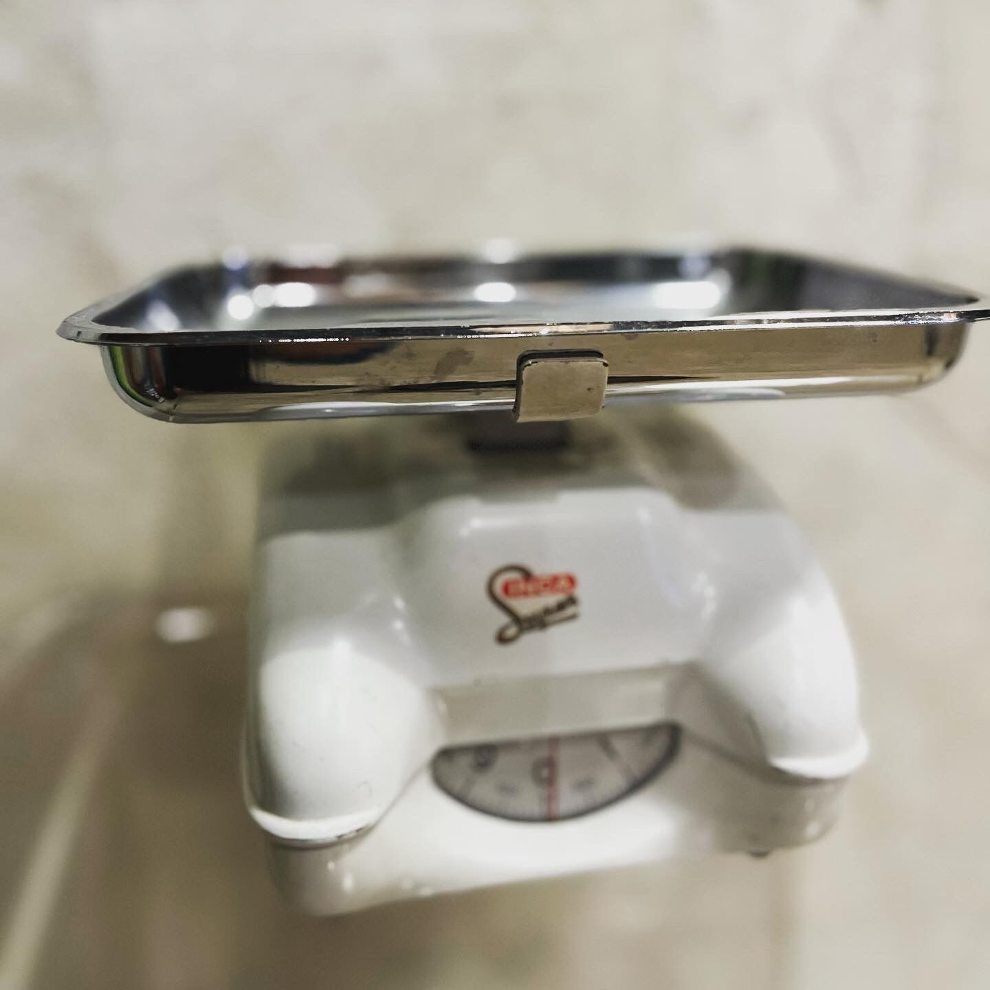 Vintage kitchen scale 1960