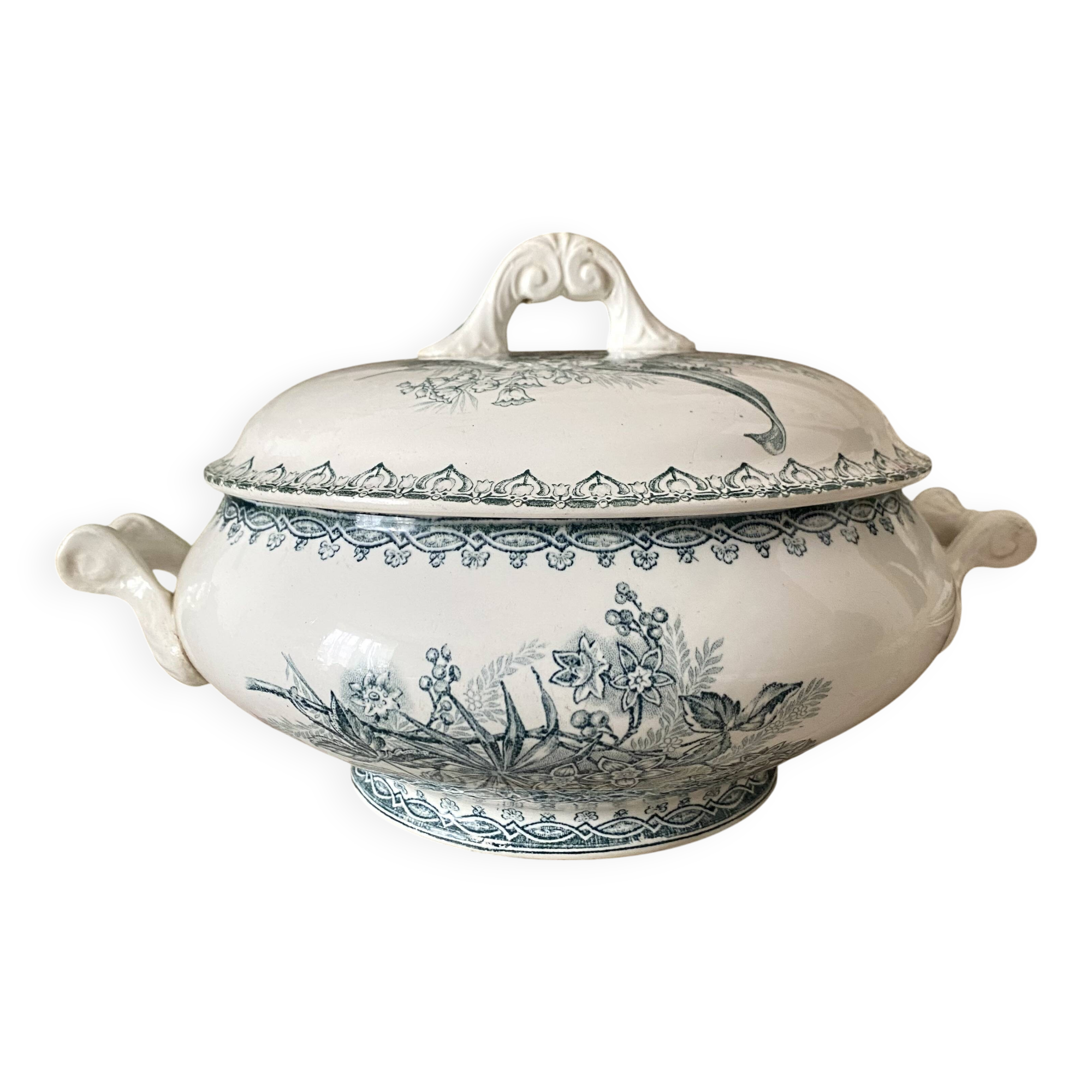 Ste Amandinoise "Margot" Muguet ironware soup tureen