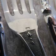 12 fourchettes à lunch métal argenté orfèvre Manulor manche à la russe