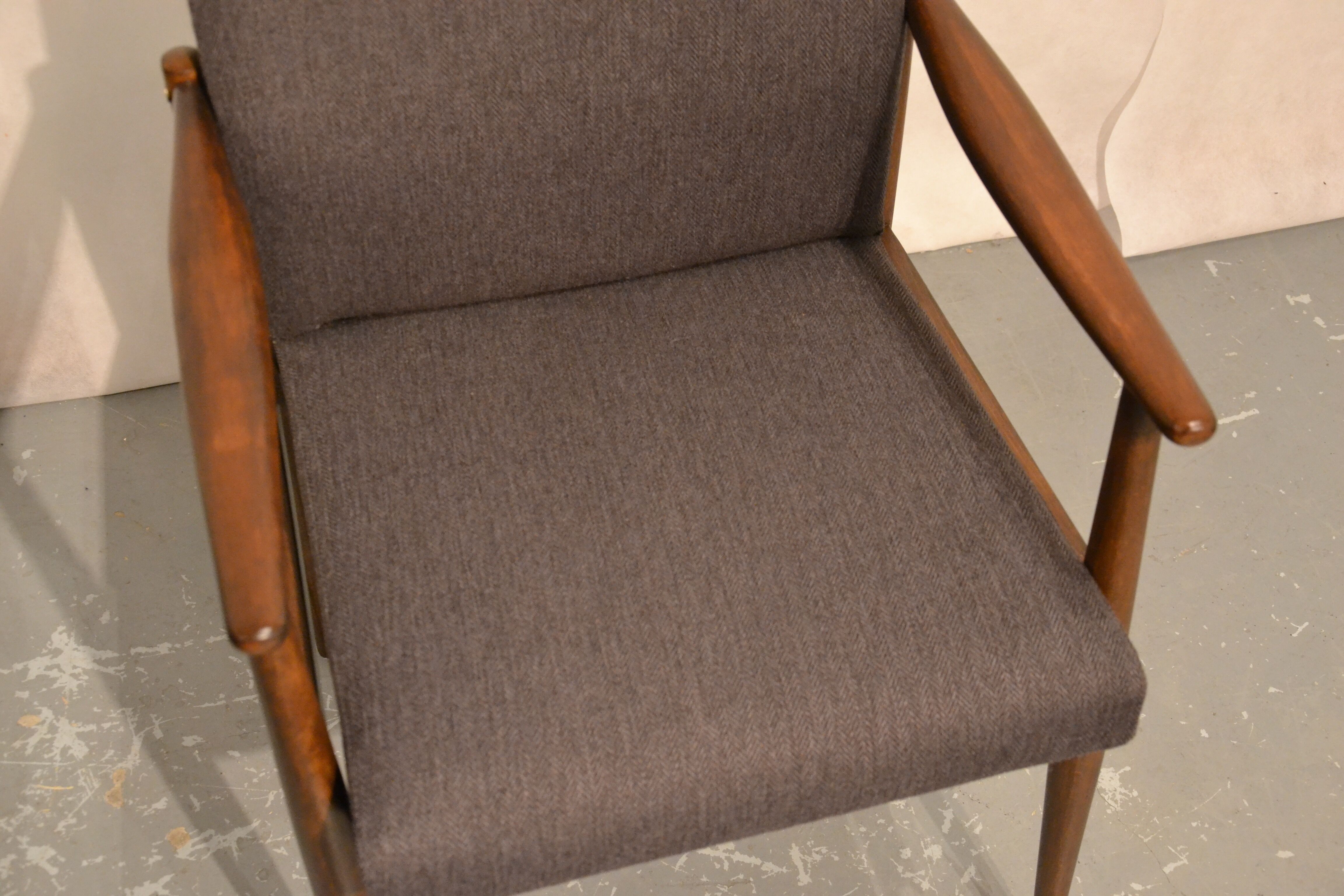 Fauteuil scandinave retapissé