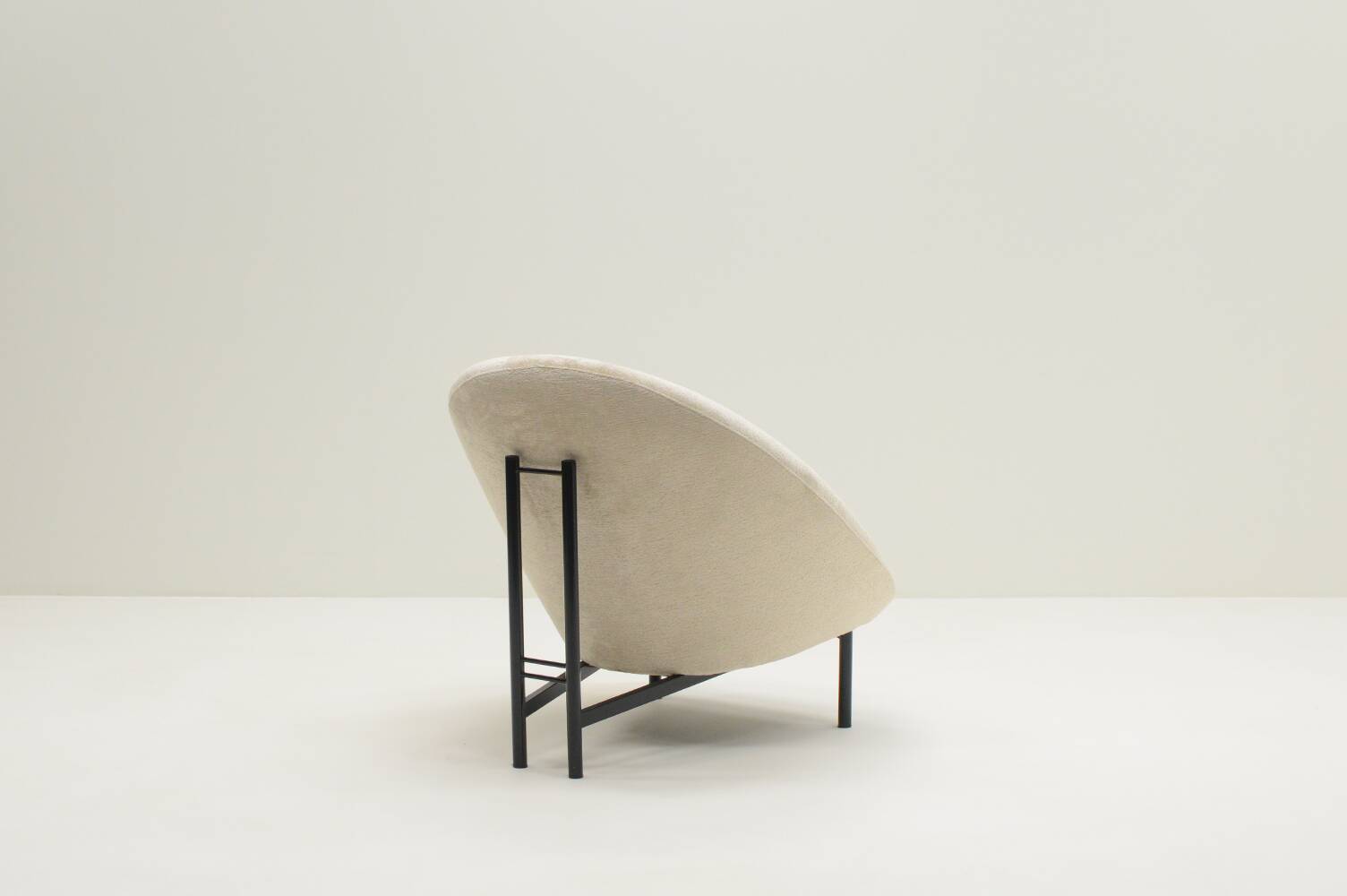 F815 lounge chair by Theo Ruth for Artifort, 1950s Netherlands.