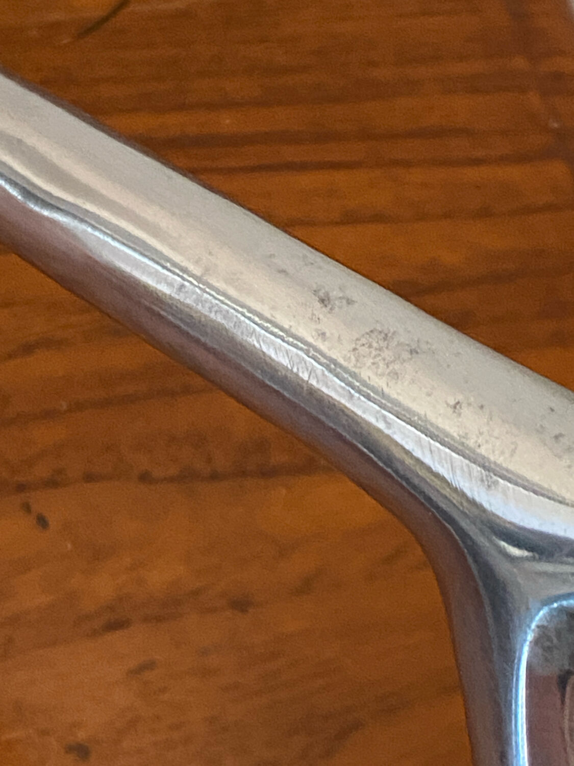 Organic-shaped cast aluminium candlestick